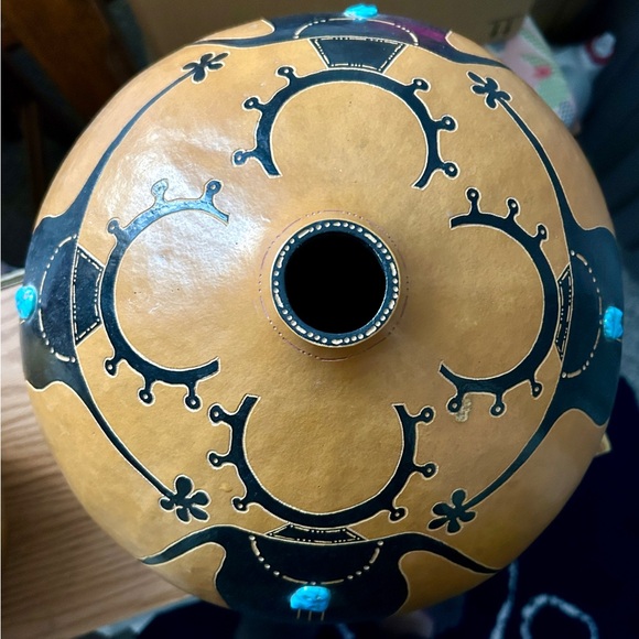 SOLD!!!!!!
 Rare Hand-painted and decorated gourd vessel, Kokopelli - Picture 5 of 6